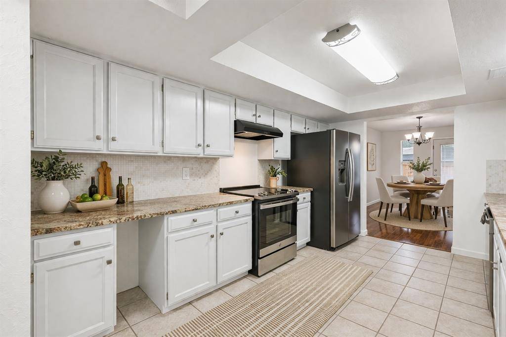 930 Shady Creek Lane, Bedford, TX 76021