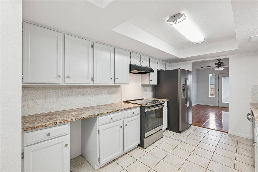 930 Shady Creek Lane, Bedford, TX 76021