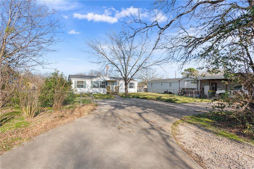 1615 Crockett Street, Bellmead, TX 76705