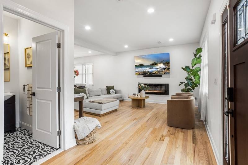 29 Tennis Rd, Jefferson Twp., NJ 07849