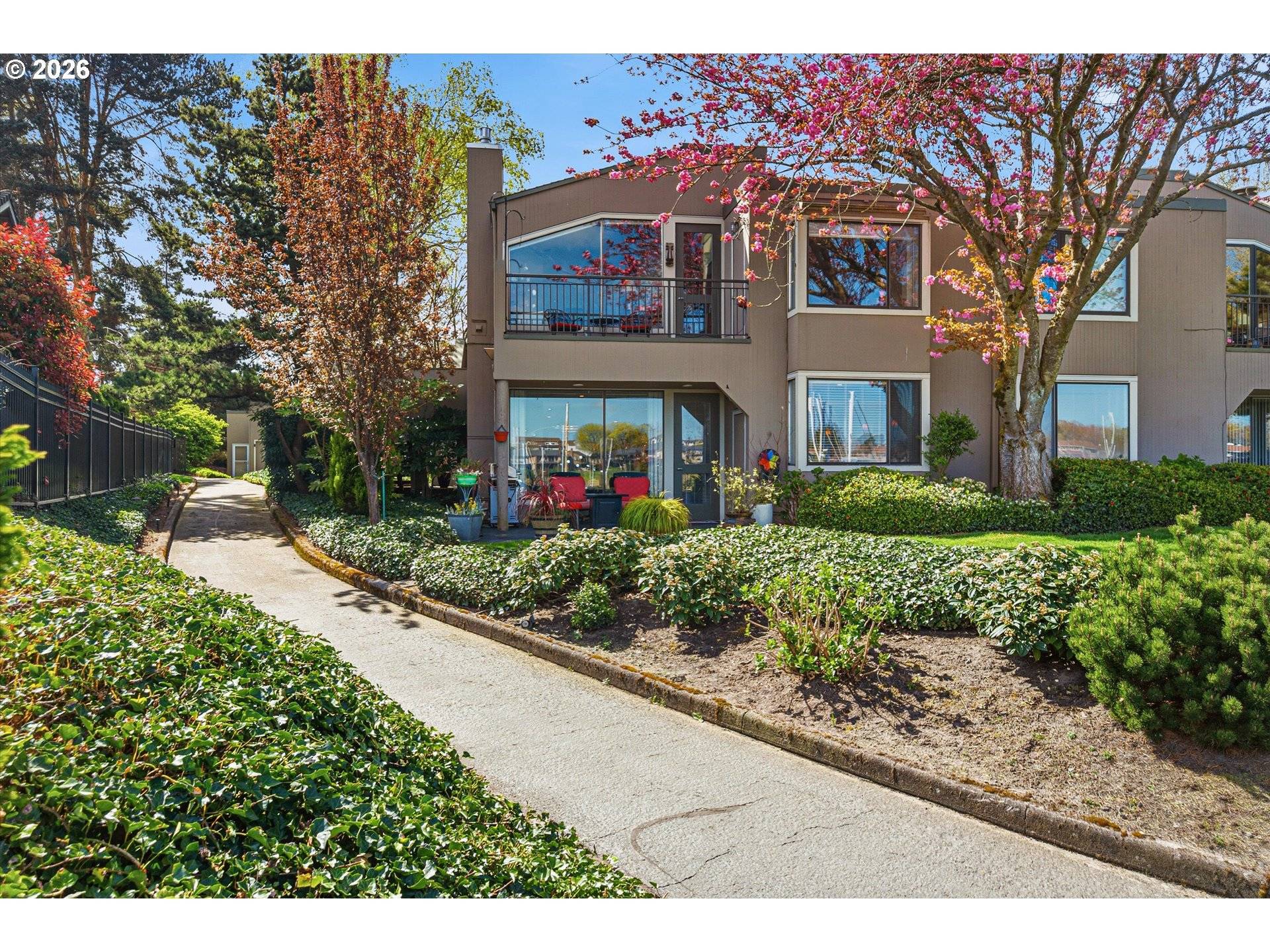 401 N TOMAHAWK ISLAND DR #18, Portland, OR 97217