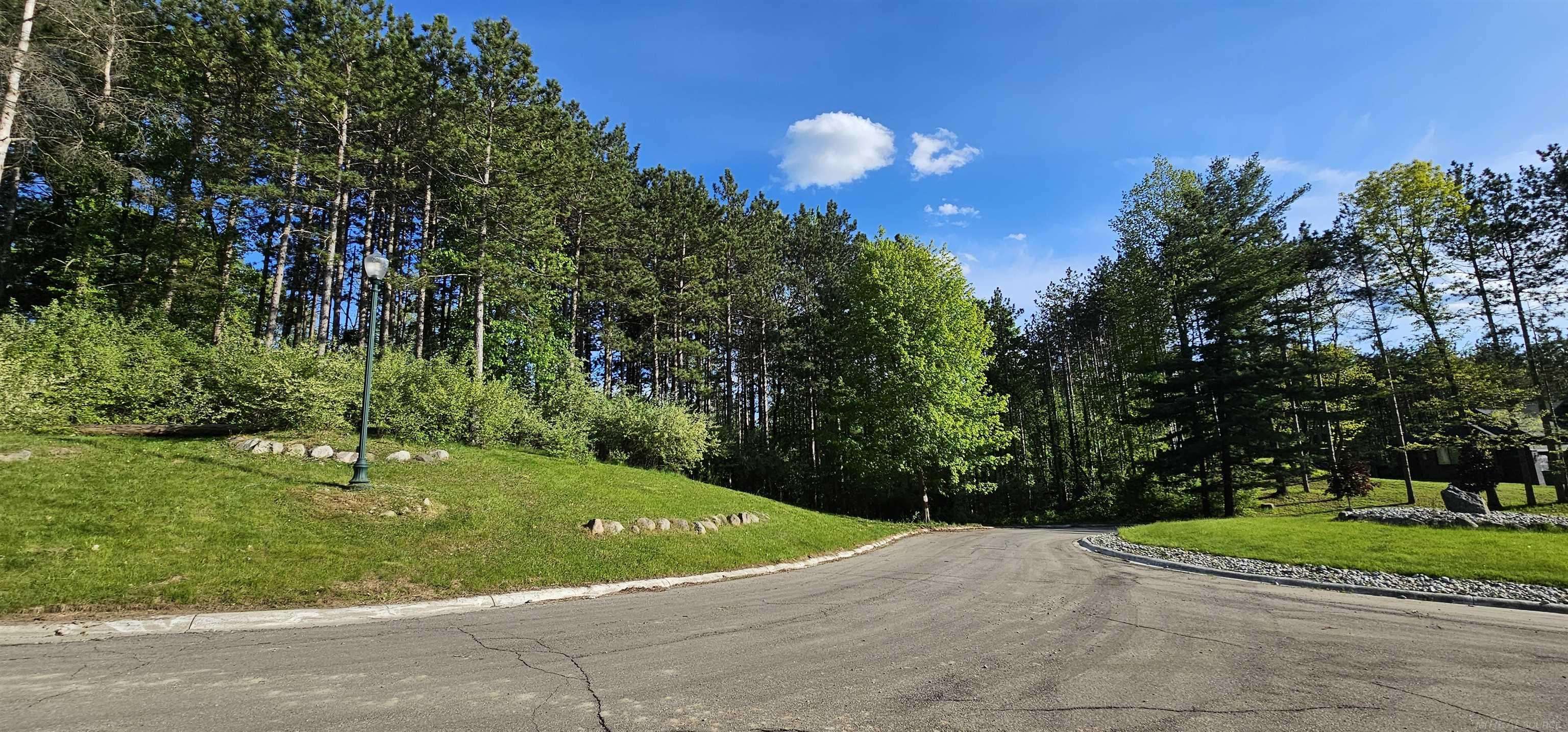 750 E Harmony Hills Pkwy, Oxford, MI 48371