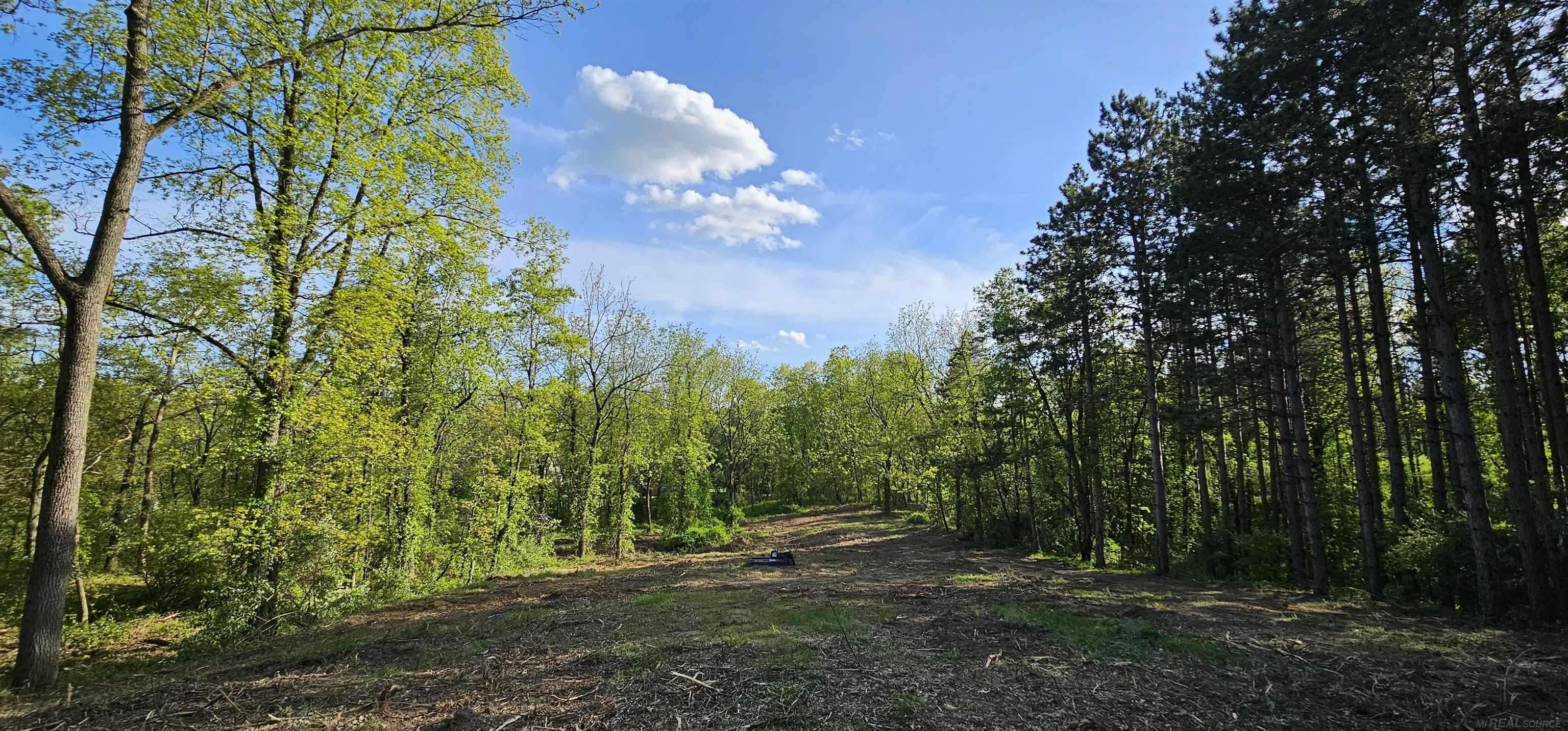 750 E Harmony Hills Pkwy, Oxford, MI 48371