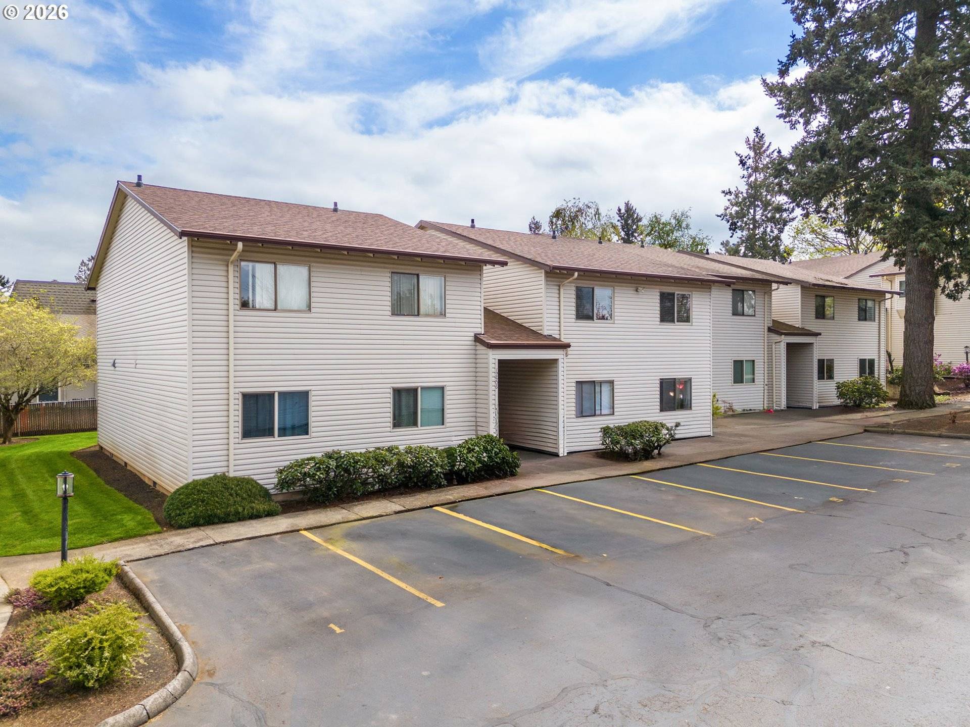 12506 SE STARK ST #D, Portland, OR 97233