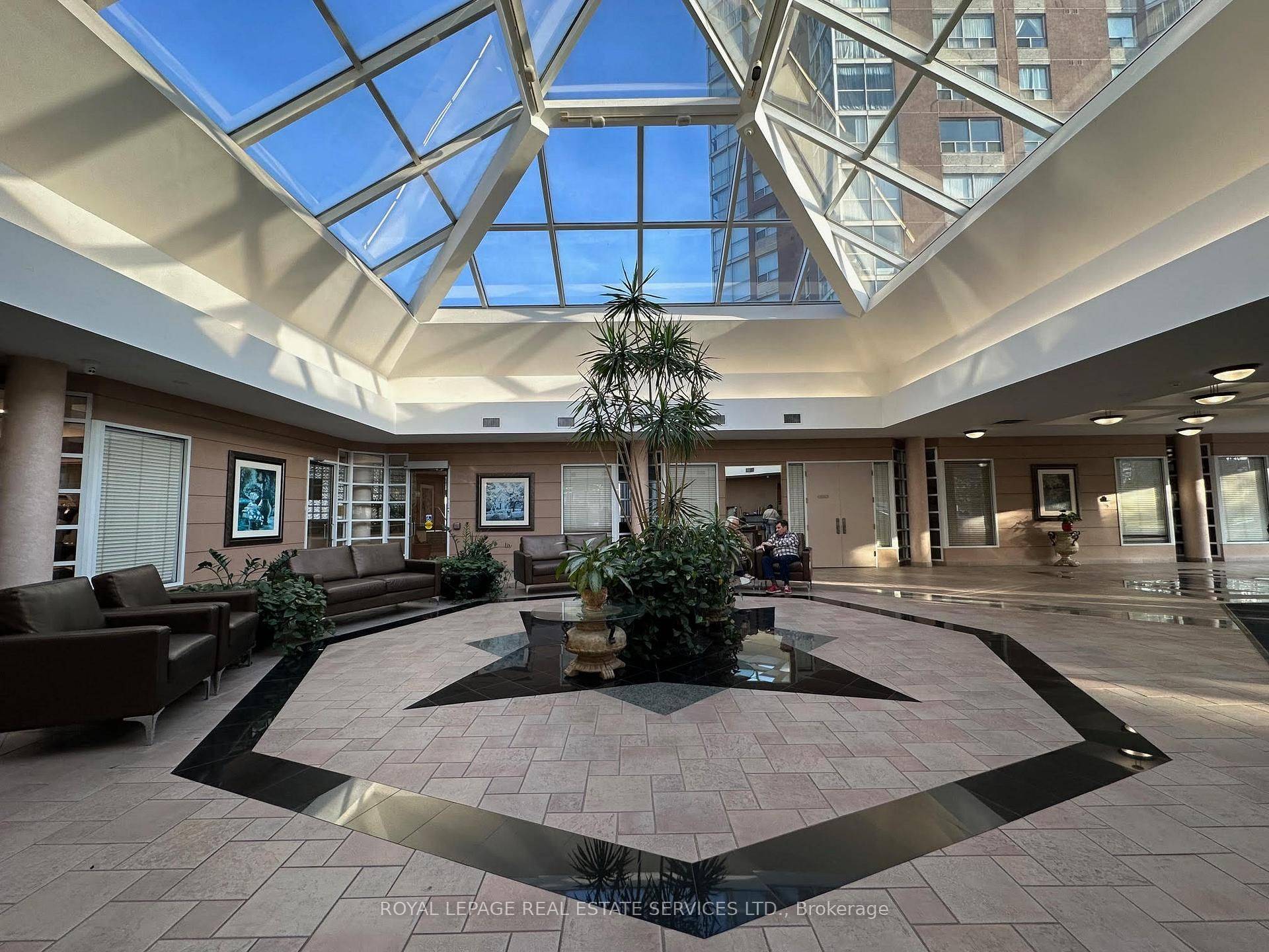 7 Concorde PL #212, Toronto C13, ON M3C 3N4