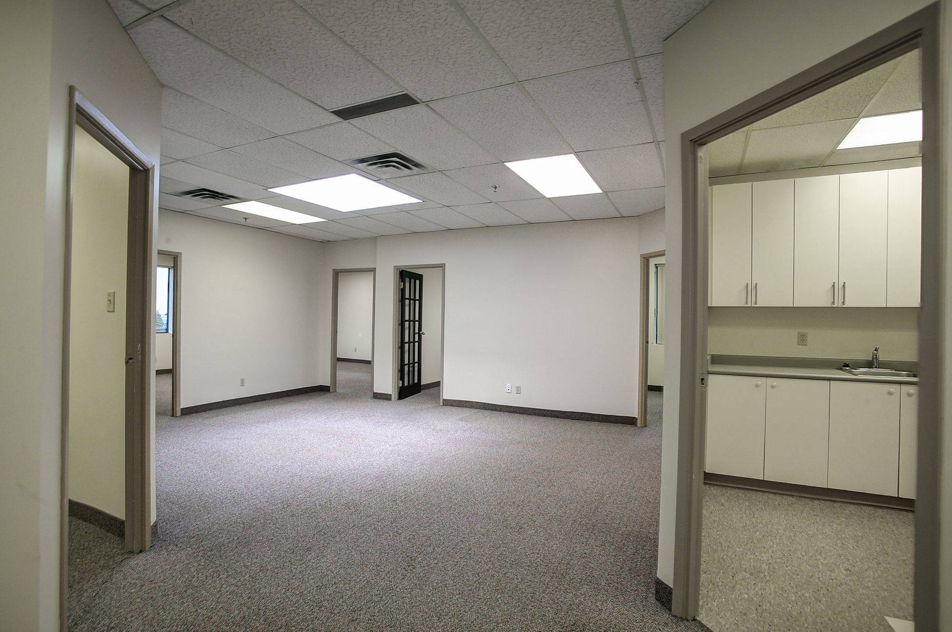 2140 Winston Park DR #204, Oakville, ON L6H 5W1