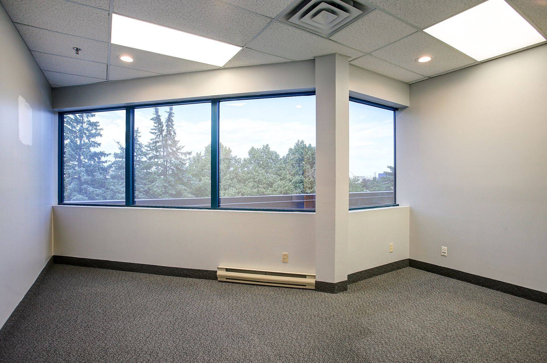 2140 Winston Park DR #202, Oakville, ON L6H 5W1