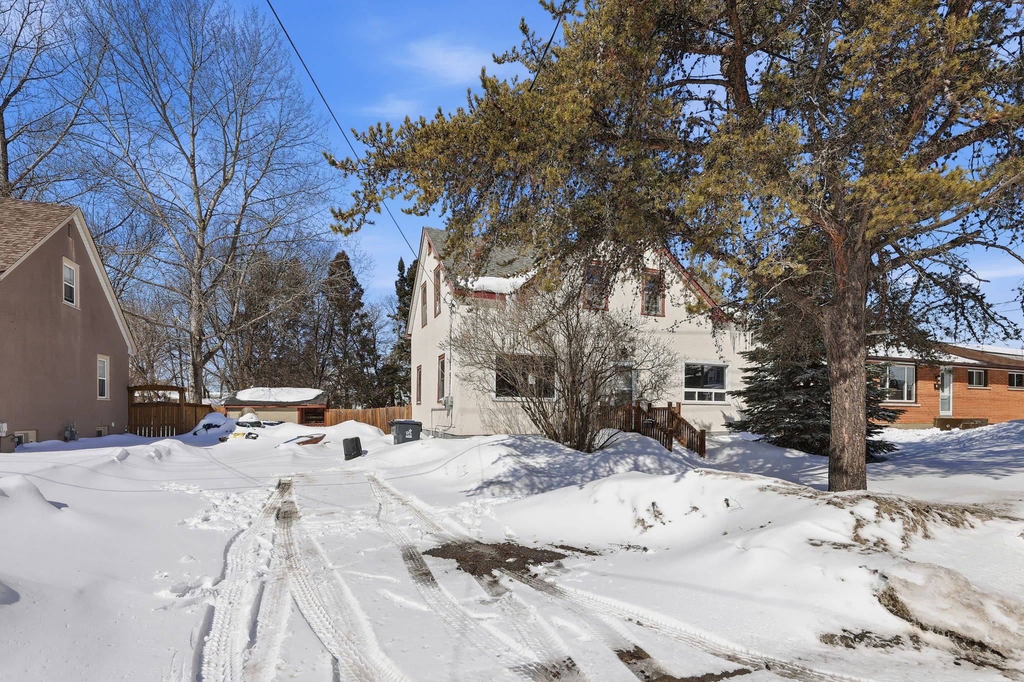 68 Pine ST, Thunder Bay, ON P7A 5X3