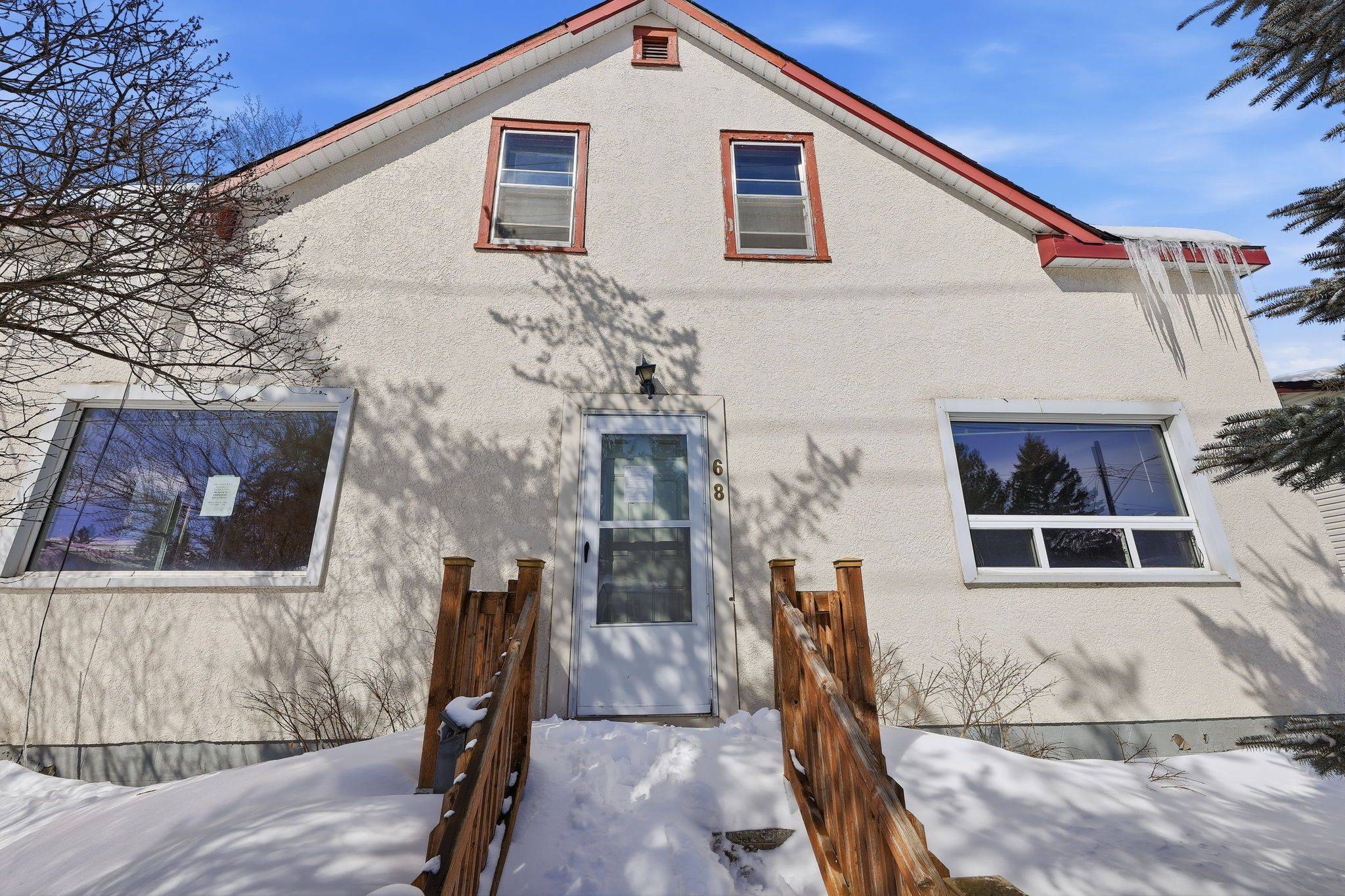 68 Pine ST, Thunder Bay, ON P7A 5X3