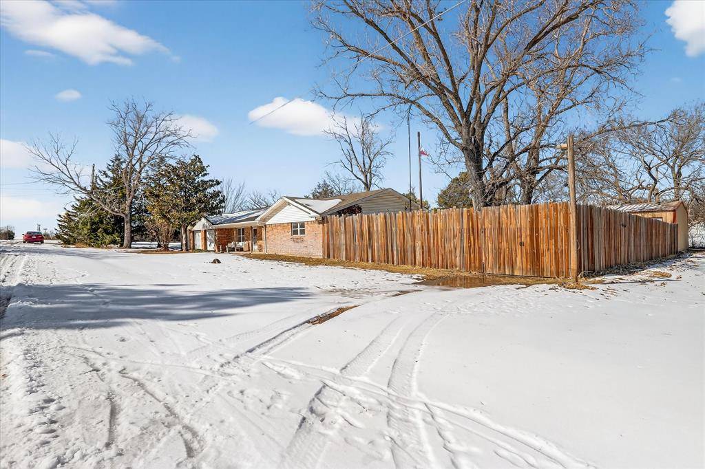 702 El Camino Real, Chico, TX 76431