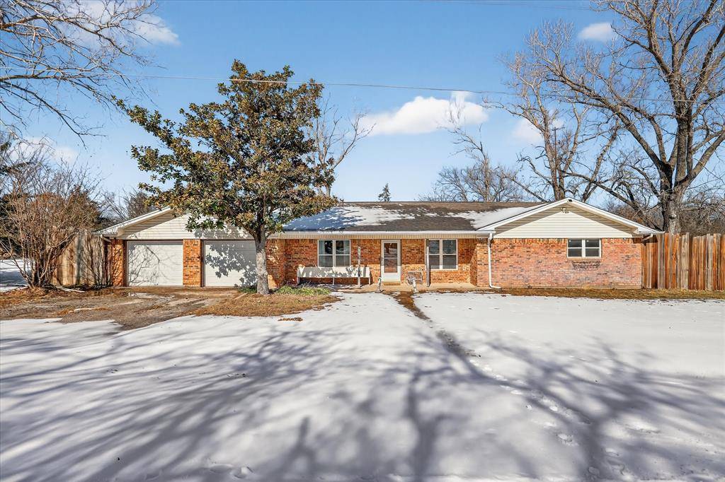 702 El Camino Real, Chico, TX 76431