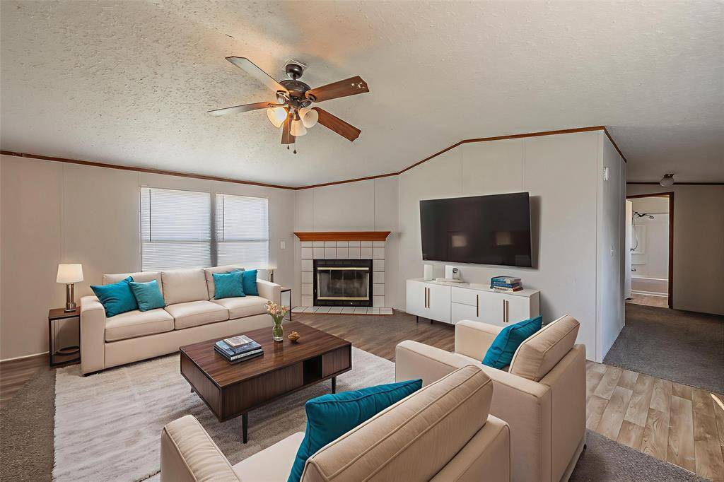 912 Skylark Drive, Granbury, TX 76049