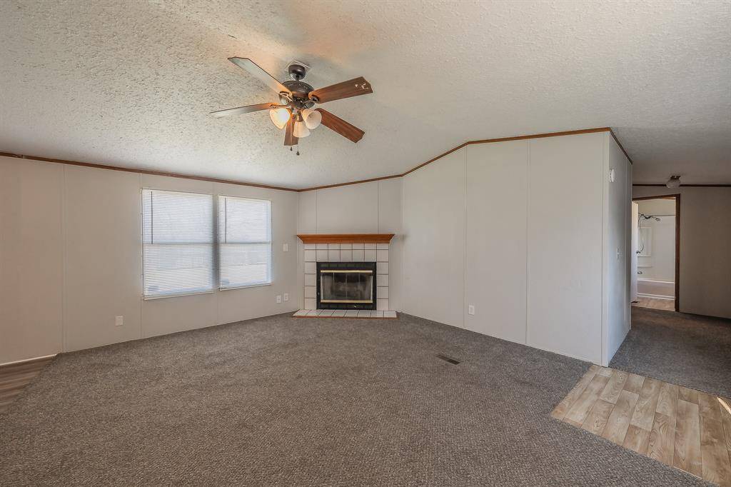 912 Skylark Drive, Granbury, TX 76049