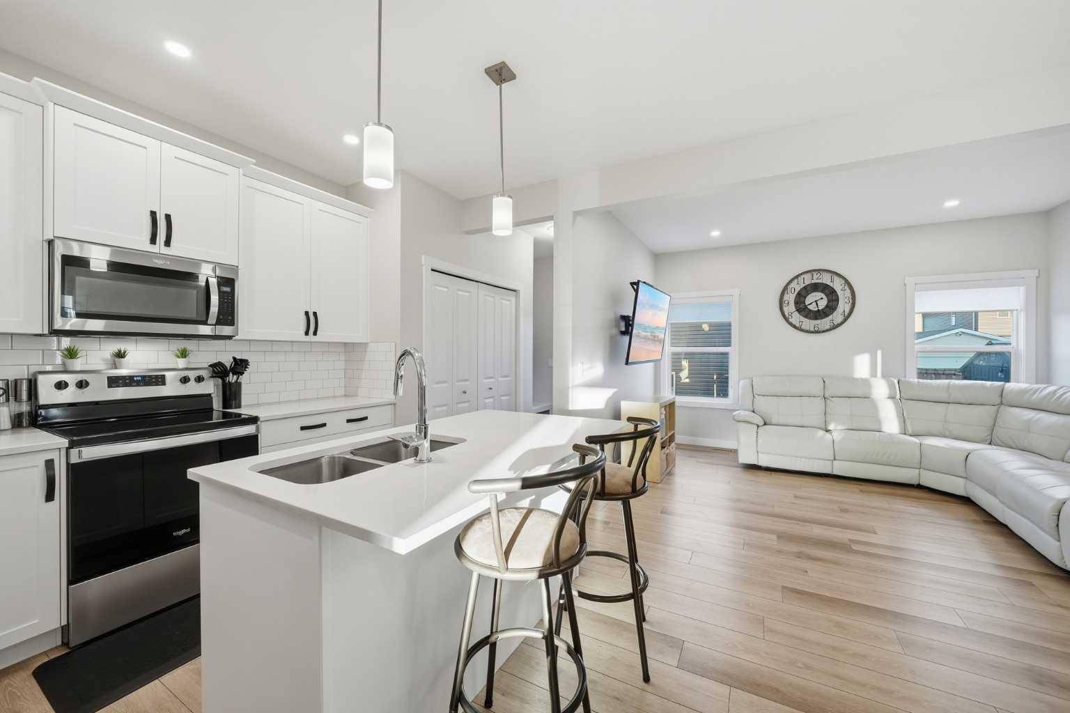 352 Bayview ST SW, Airdrie, AB T4B5G3