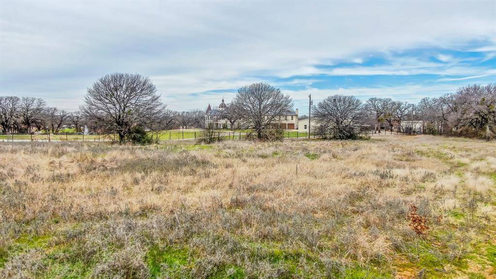 1 Elkhorn Drive, Dalworthington Gardens, TX 76016