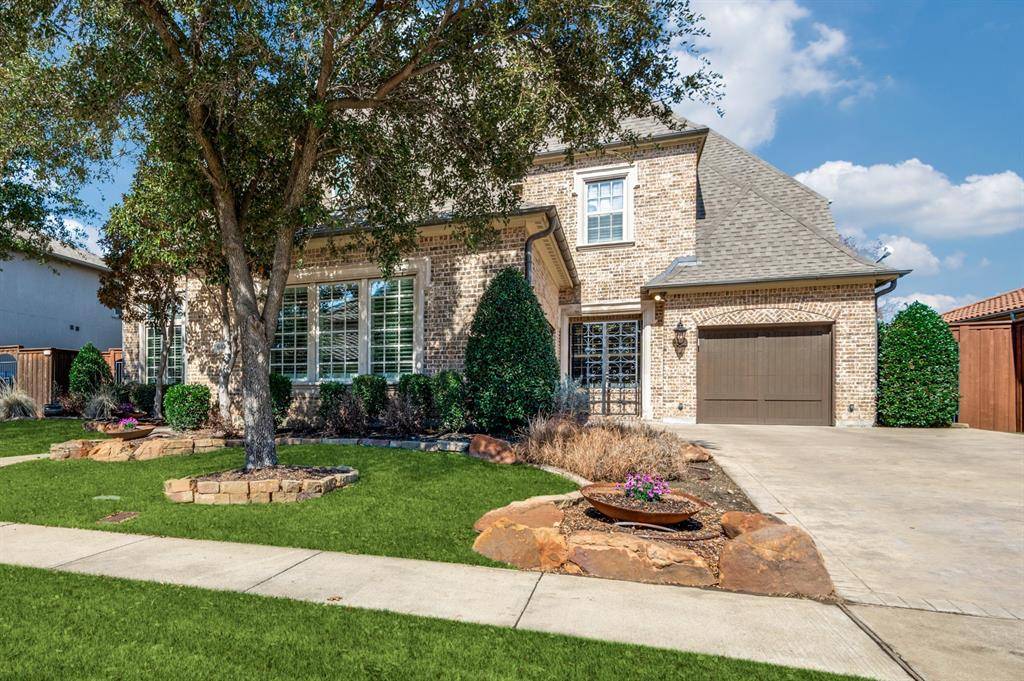 647 Fountainview Drive, Irving, TX 75039
