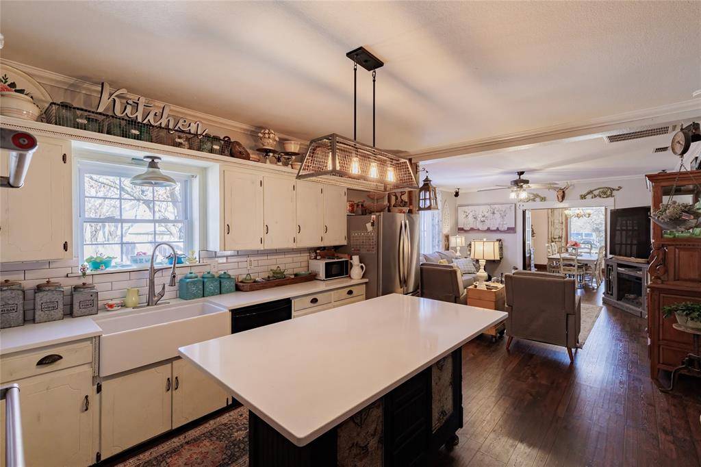 403 W Franklin Street, Alvord, TX 76225