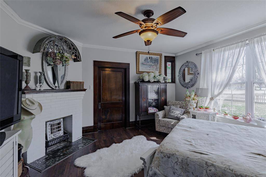 403 W Franklin Street, Alvord, TX 76225