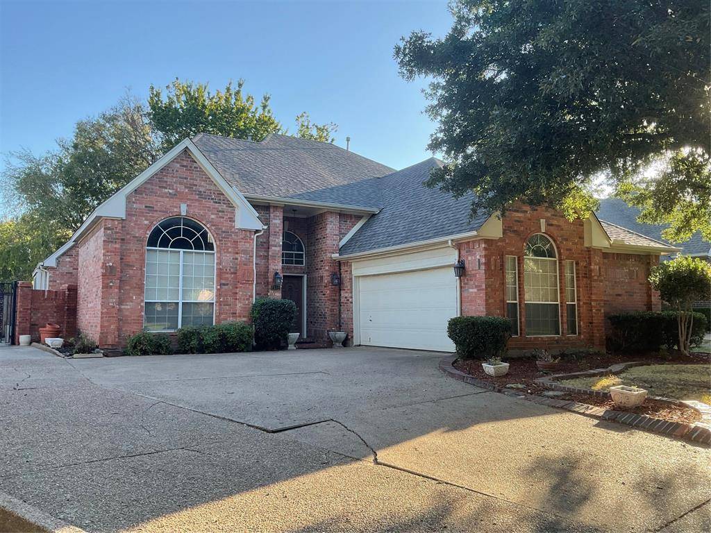 2102 Hunter Place Lane, Arlington, TX 76006