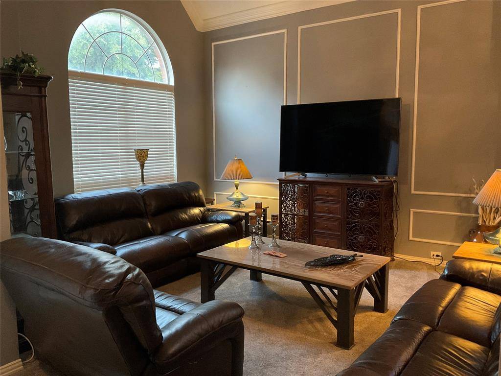 2102 Hunter Place Lane, Arlington, TX 76006