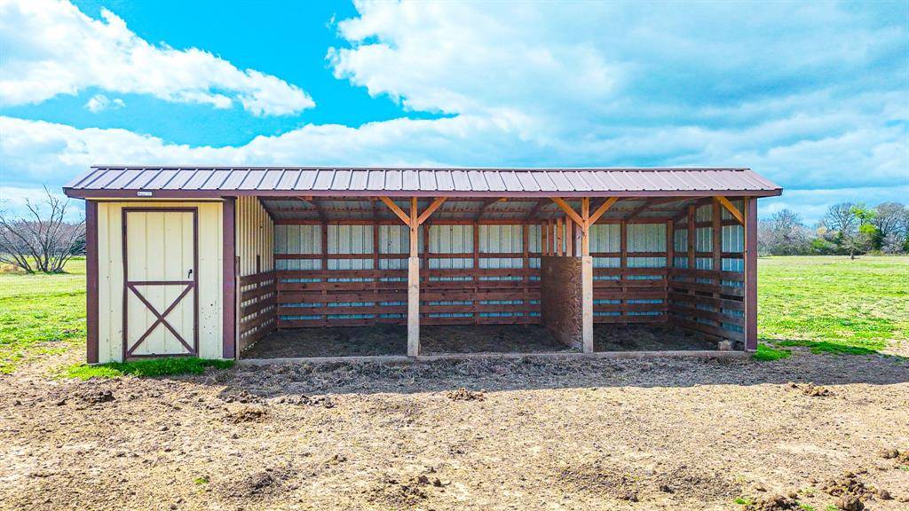 706 County Road 2260, Corsicana, TX 75109