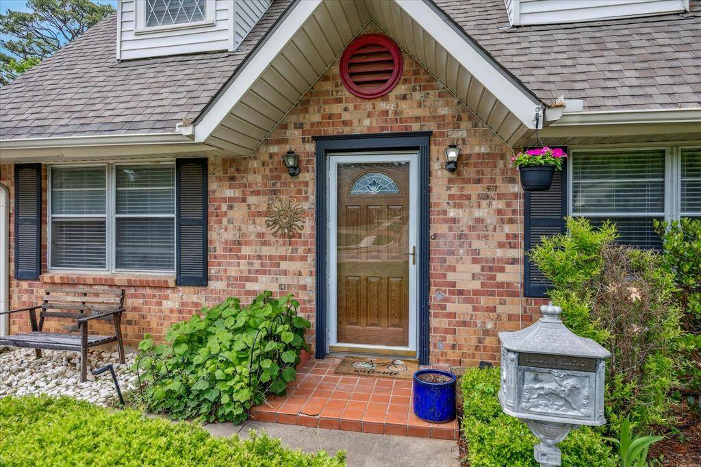 2004 Valley Lane, Arlington, TX 76013