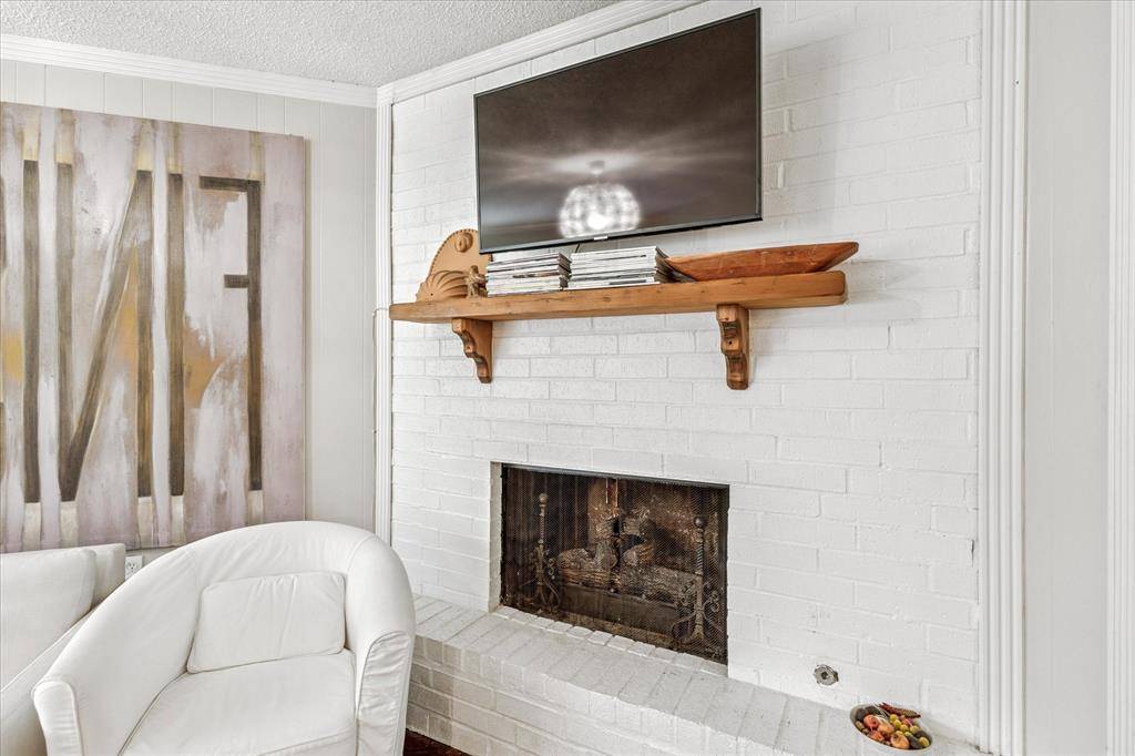 2004 Valley Lane, Arlington, TX 76013