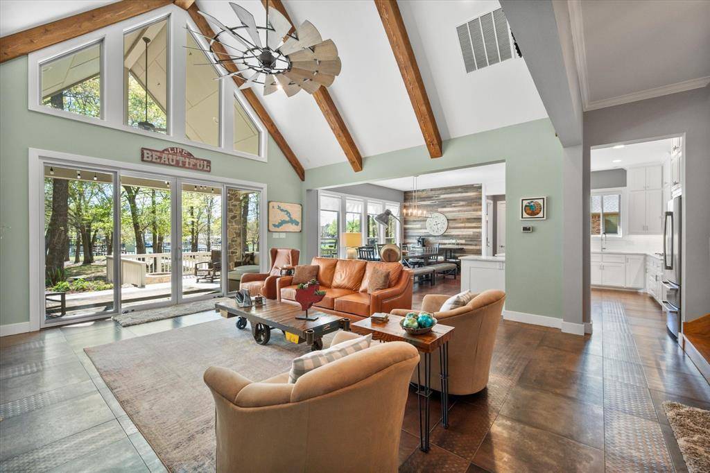 892 Waters Edge Drive, Corsicana, TX 75109