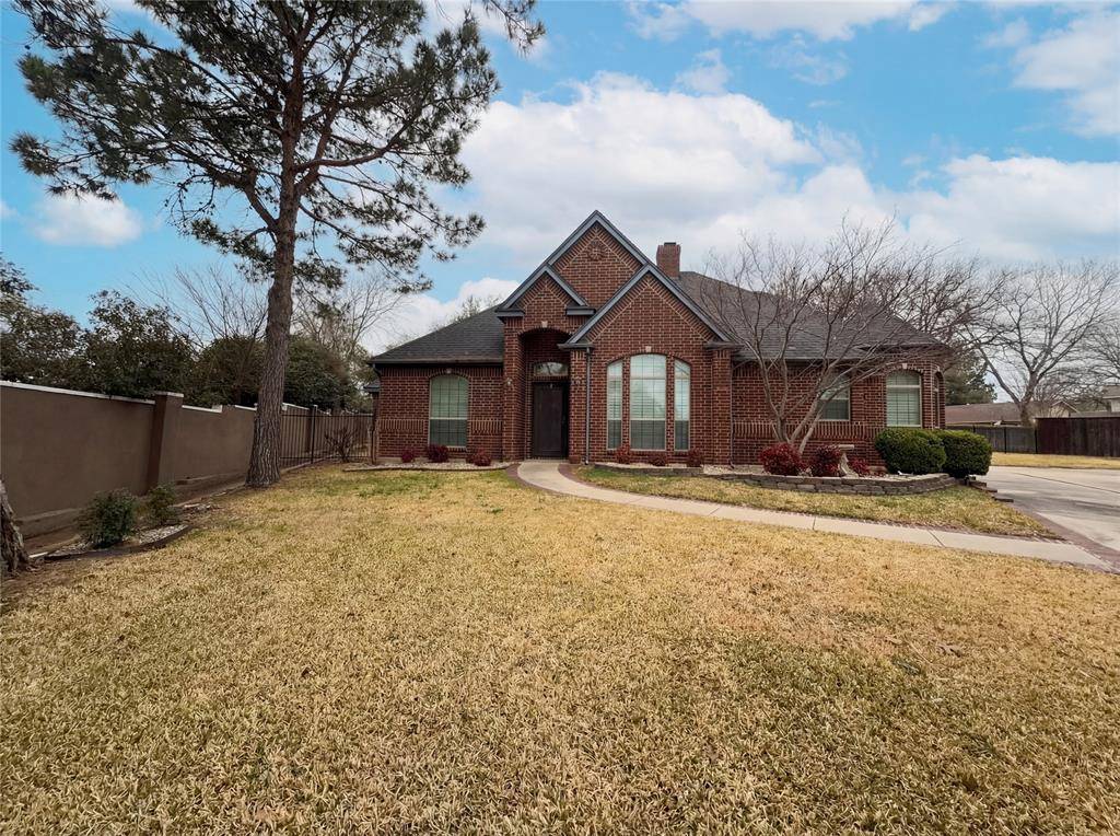 2101 Royal Dominion Court, Arlington, TX 76006