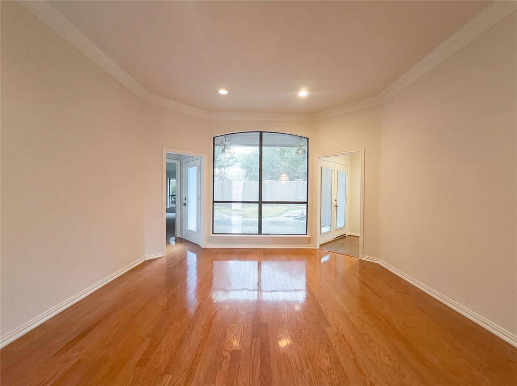 2101 Royal Dominion Court, Arlington, TX 76006