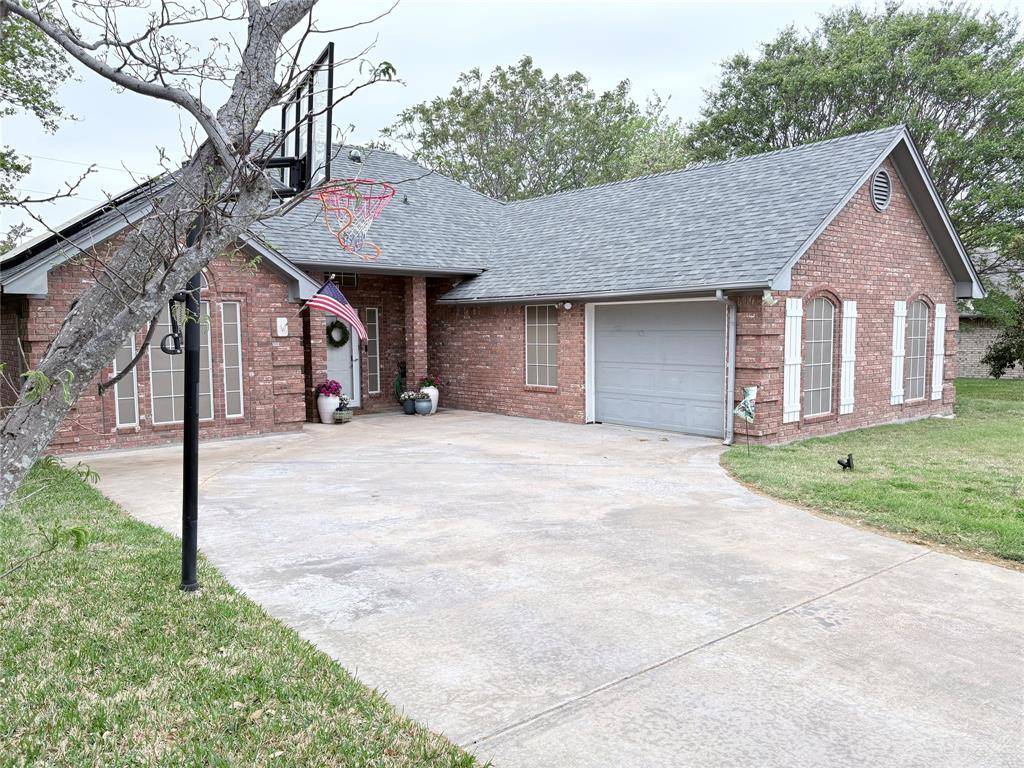 1200 Oak Tree Lane, Weatherford, TX 76086