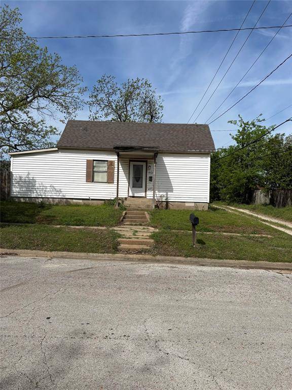 913 S Lamar Avenue, Denison, TX 75021