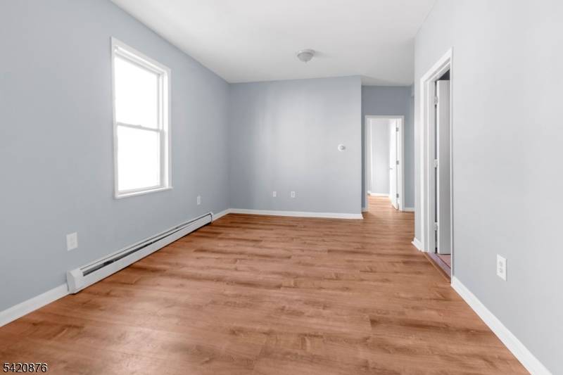 95 1St St, Elizabeth City, NJ 07206