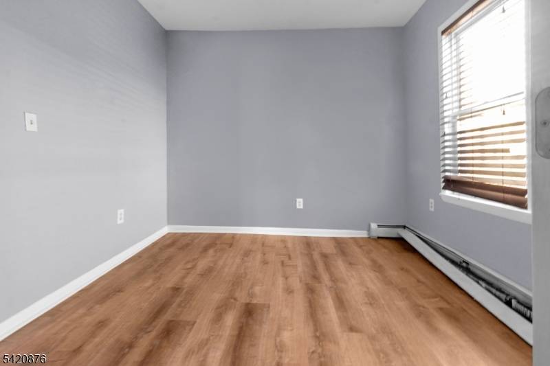 95 1St St, Elizabeth City, NJ 07206