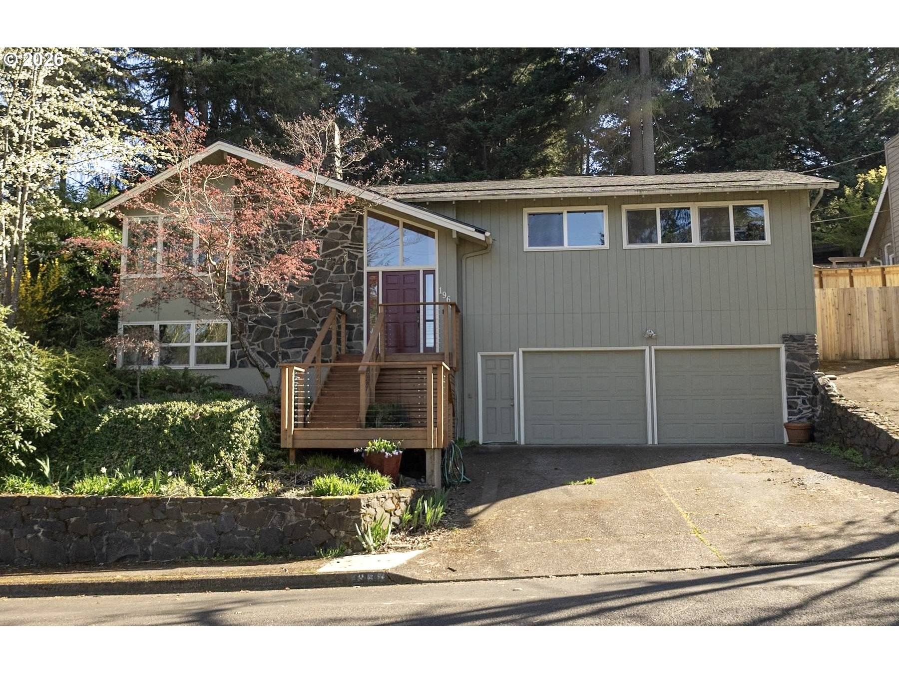 1960 W 25TH AVE, Eugene, OR 97405