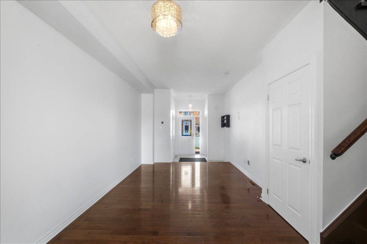 355 Hobbs CRES, Milton, ON L9T 0J3