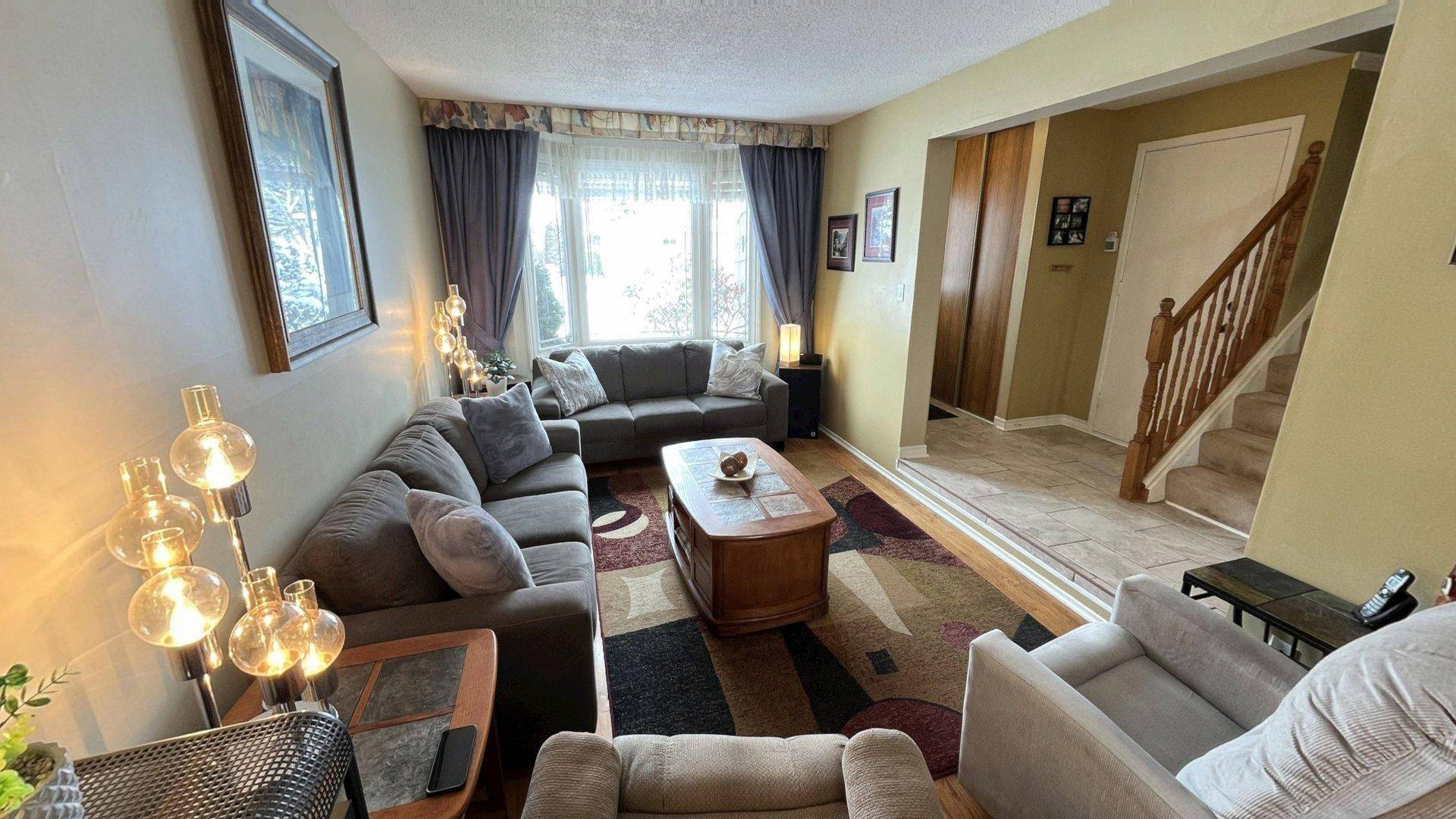 56 Fieldgate DR, Barrhaven, ON K2J 1T9