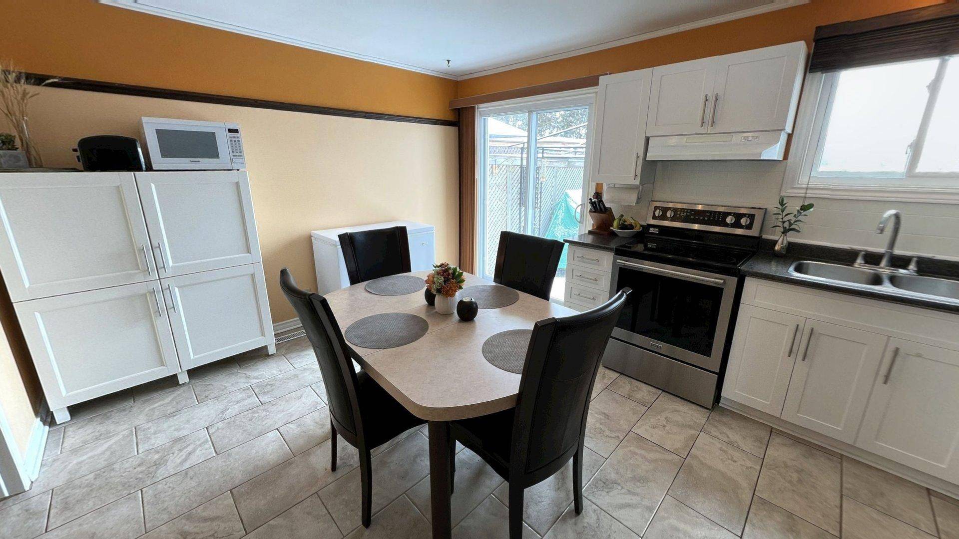 56 Fieldgate DR, Barrhaven, ON K2J 1T9