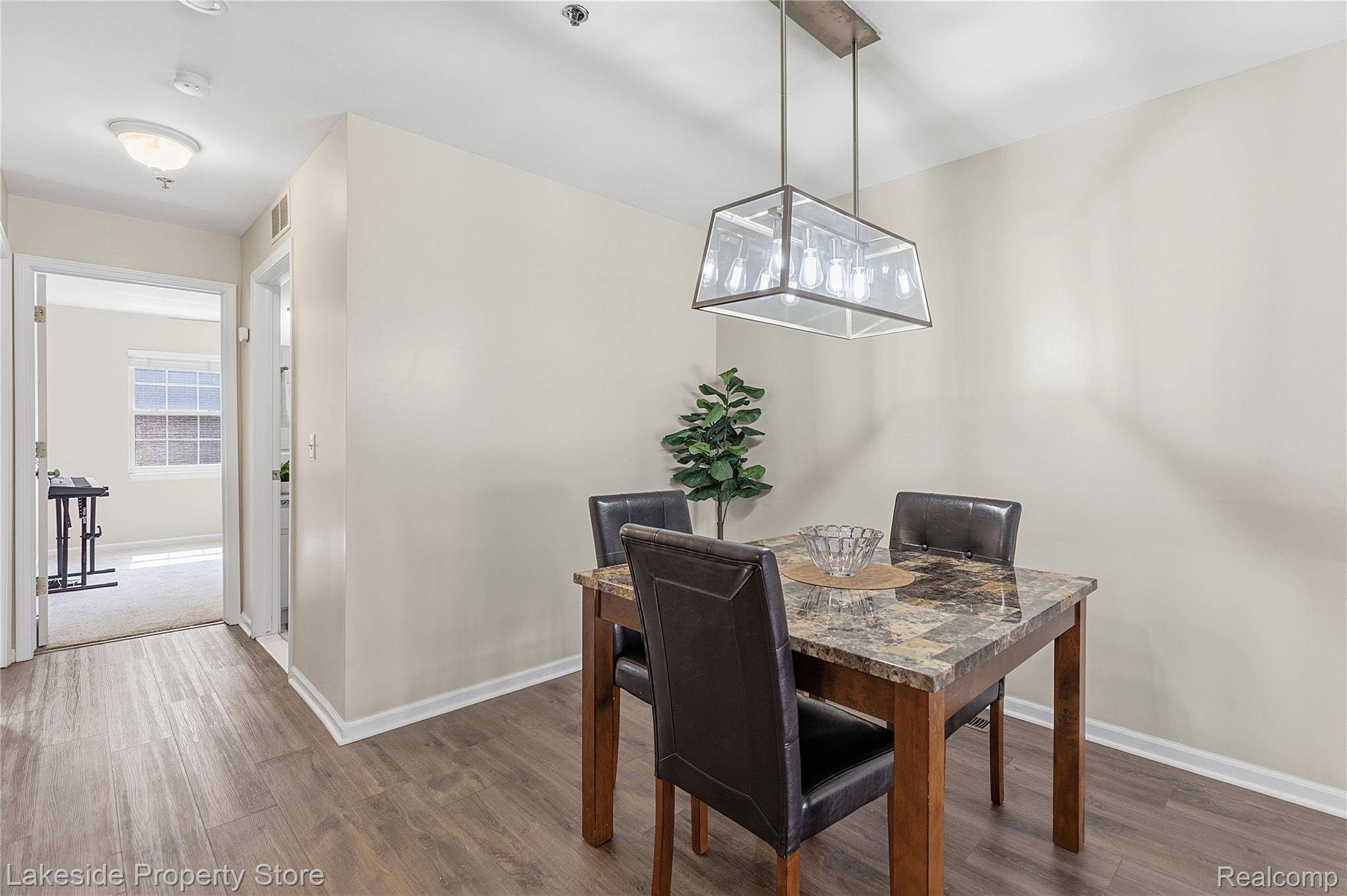 22187 W West Village DR #5, Dearborn, MI 48124