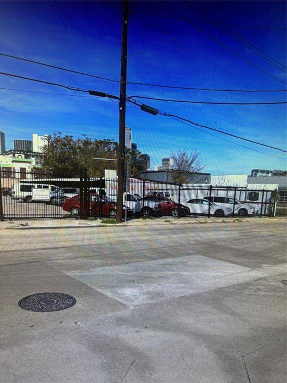 1204 Powhattan Street, Dallas, TX 75215