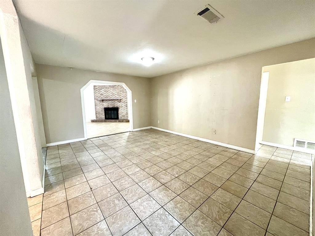 1900 Robinson Street, Irving, TX 75060