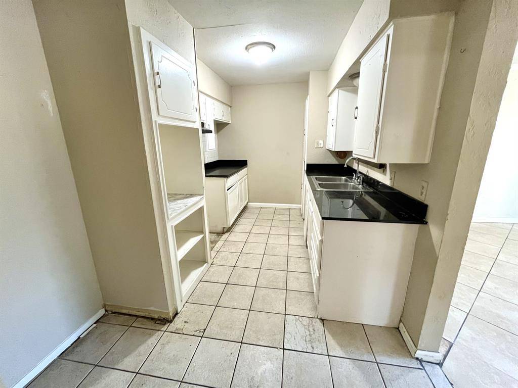 1900 Robinson Street, Irving, TX 75060