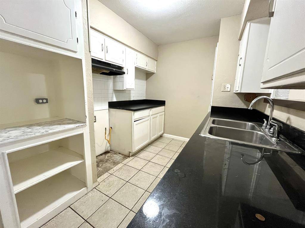 1900 Robinson Street, Irving, TX 75060