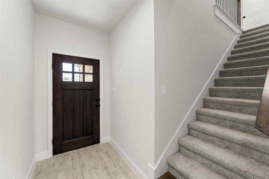 6945 Mustang Isle Drive, Dallas, TX 75228