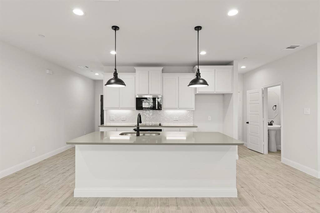 6945 Mustang Isle Drive, Dallas, TX 75228