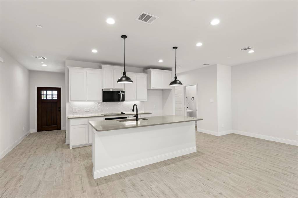 6945 Mustang Isle Drive, Dallas, TX 75228