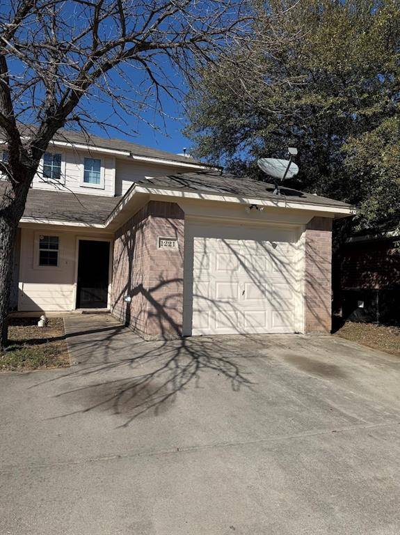 1221 Village Garden Drive, Azle, TX 76020