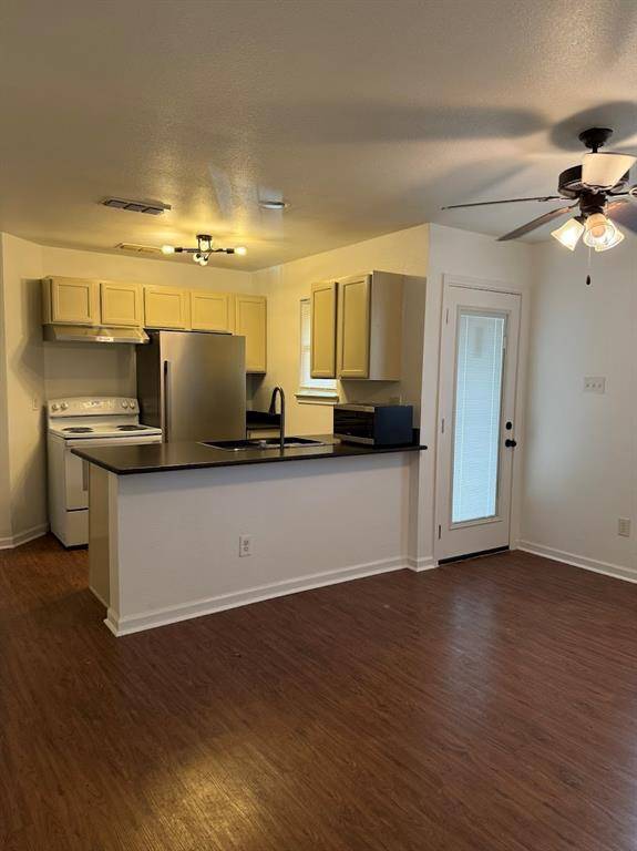 1221 Village Garden Drive, Azle, TX 76020