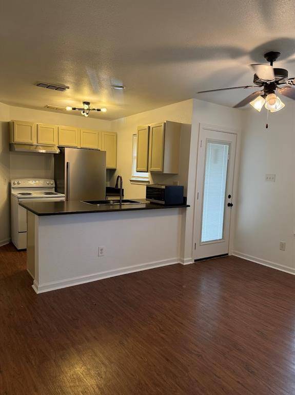 1221 Village Garden Drive, Azle, TX 76020