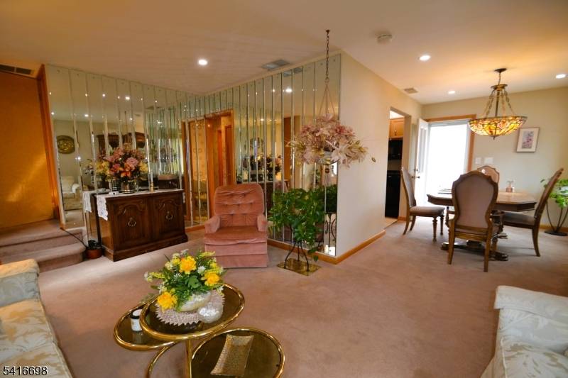 16 Essex St, Clifton City, NJ 07014